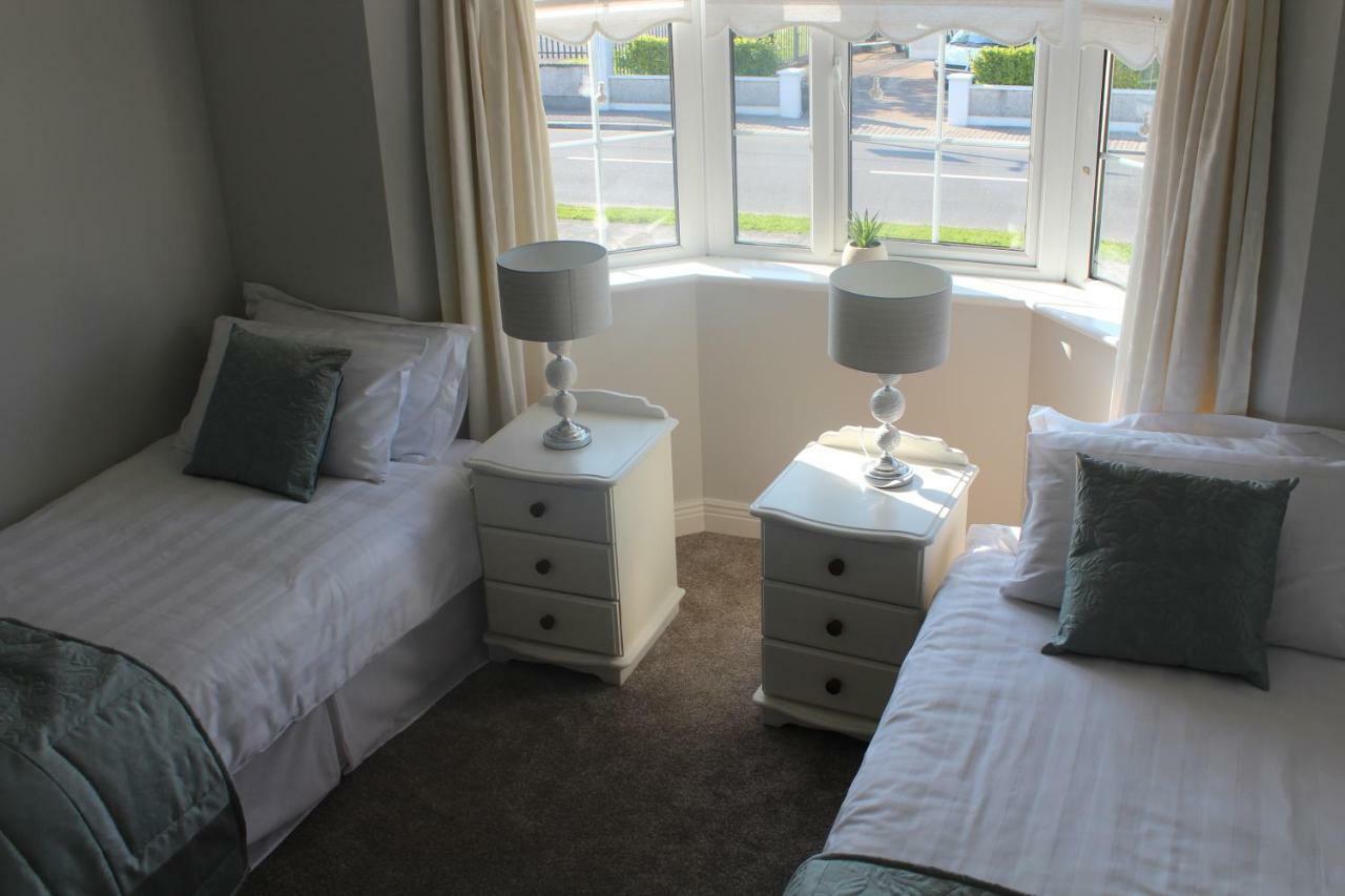 Villa 5 Mins Walk To Carrick - Sleeps 12 - Off Road Parking - Modern House Extérieur photo