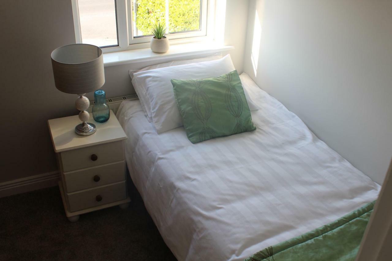 Villa 5 Mins Walk To Carrick - Sleeps 12 - Off Road Parking - Modern House Extérieur photo