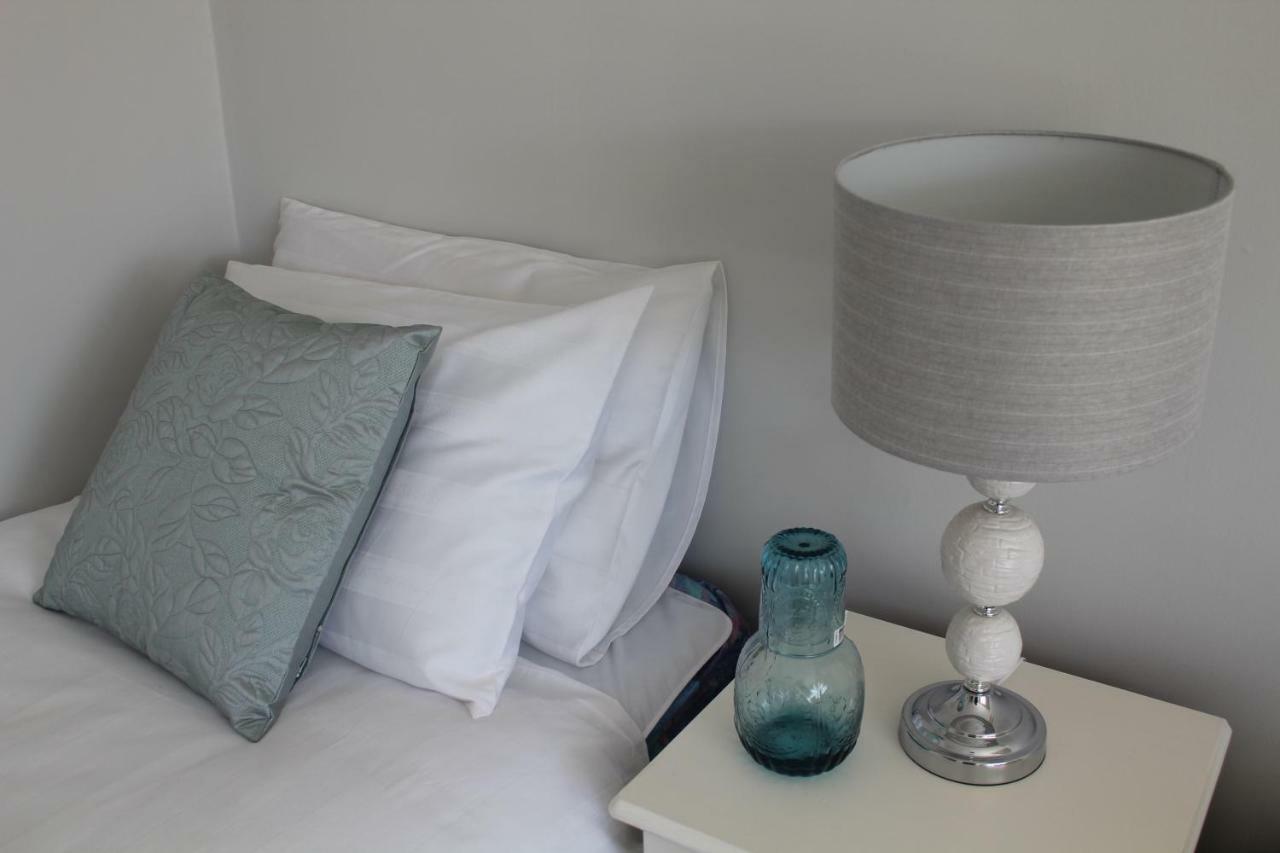 Villa 5 Mins Walk To Carrick - Sleeps 12 - Off Road Parking - Modern House Extérieur photo