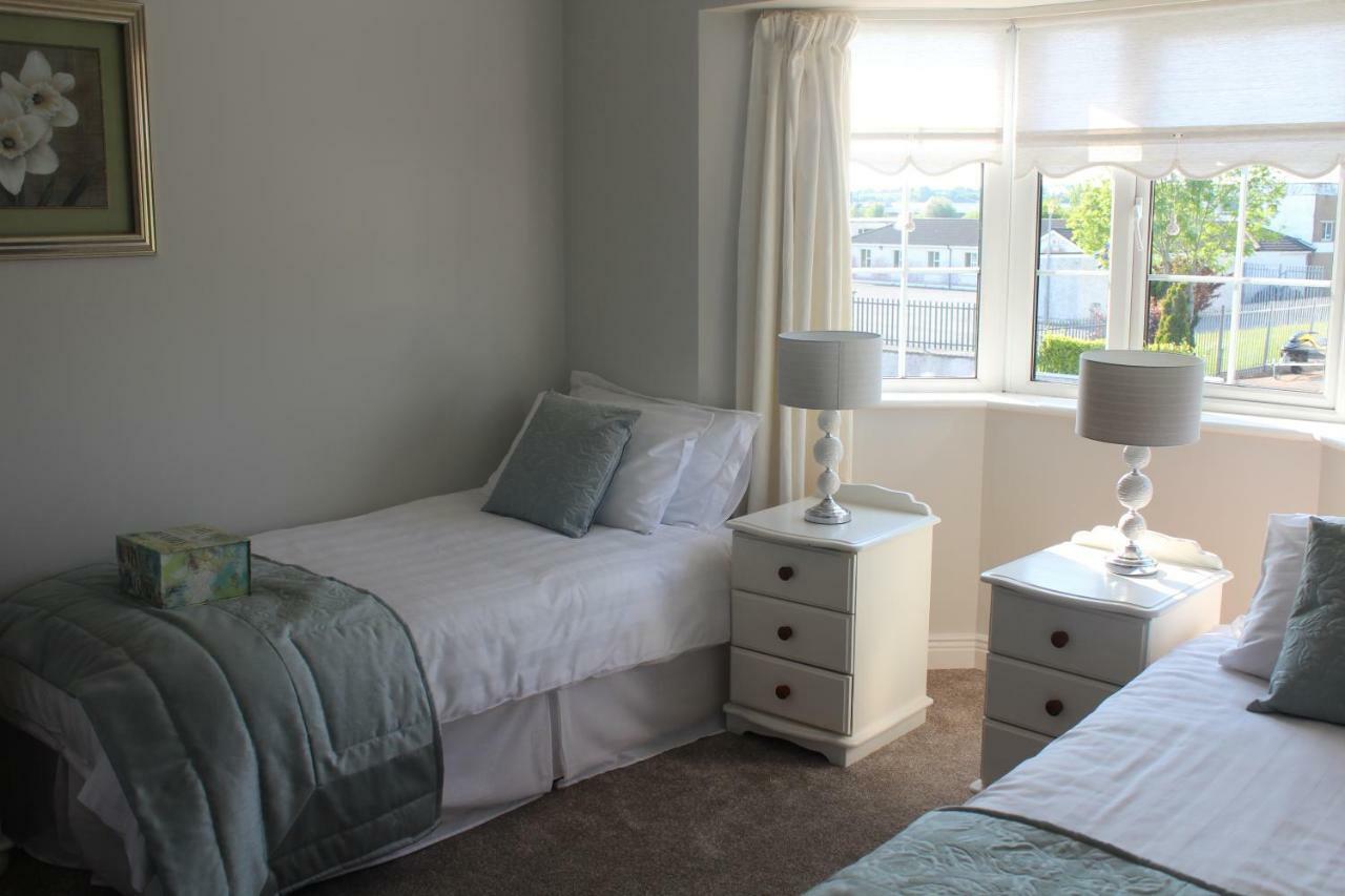 Villa 5 Mins Walk To Carrick - Sleeps 12 - Off Road Parking - Modern House Extérieur photo